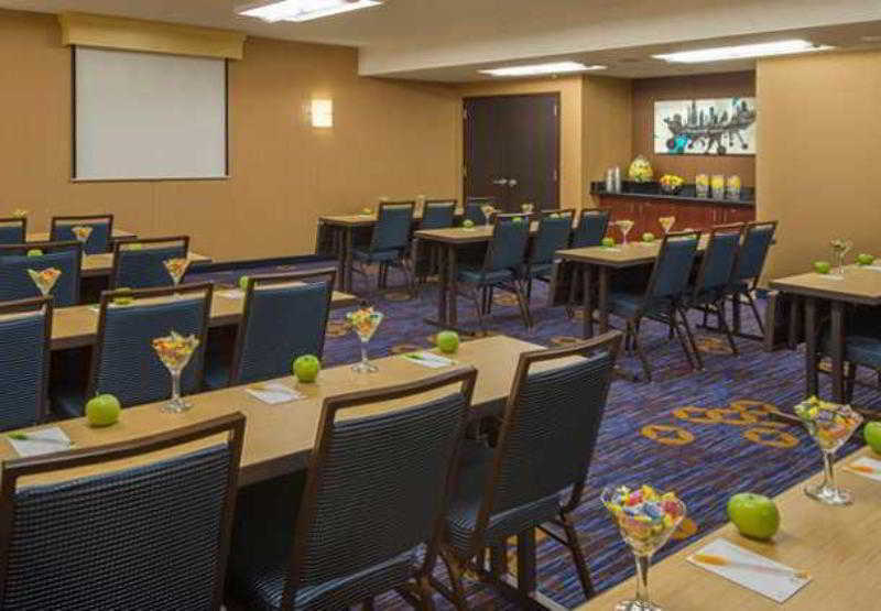Courtyard Dallas Addison Midway Экстерьер фото