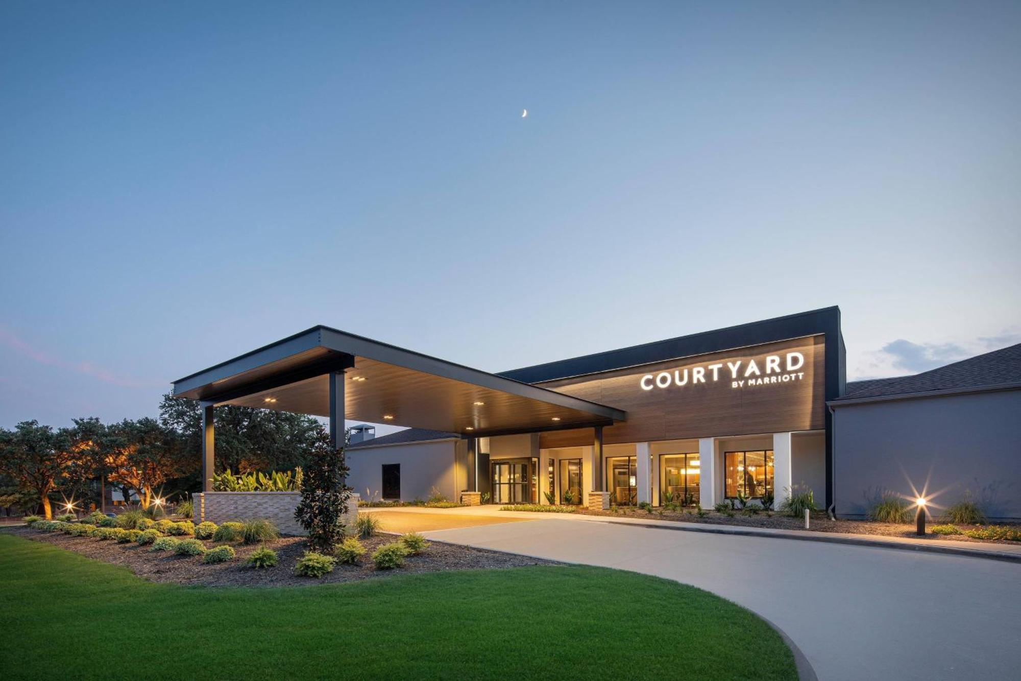 Courtyard Dallas Addison Midway Экстерьер фото