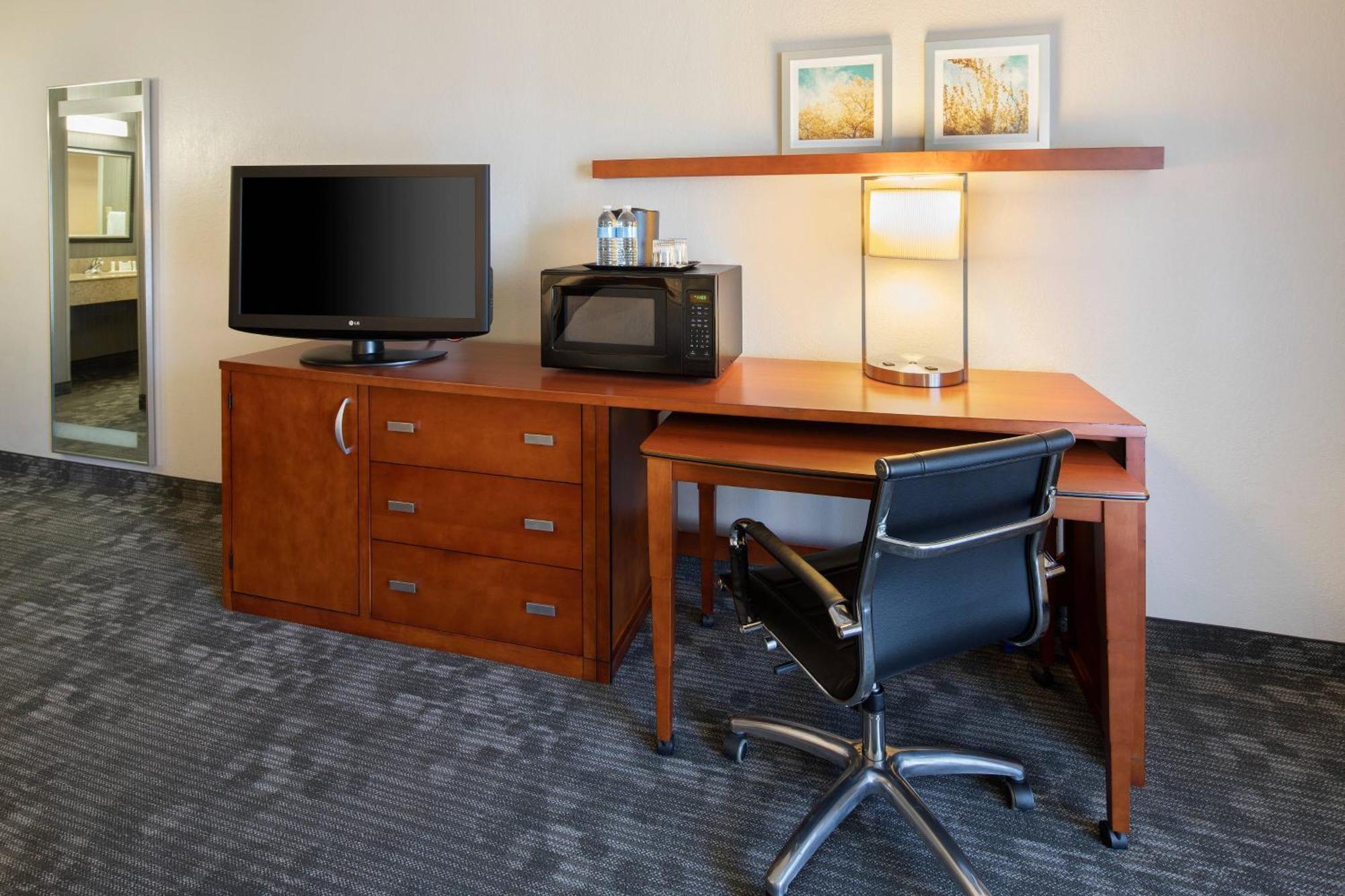 Courtyard Dallas Addison Midway Экстерьер фото