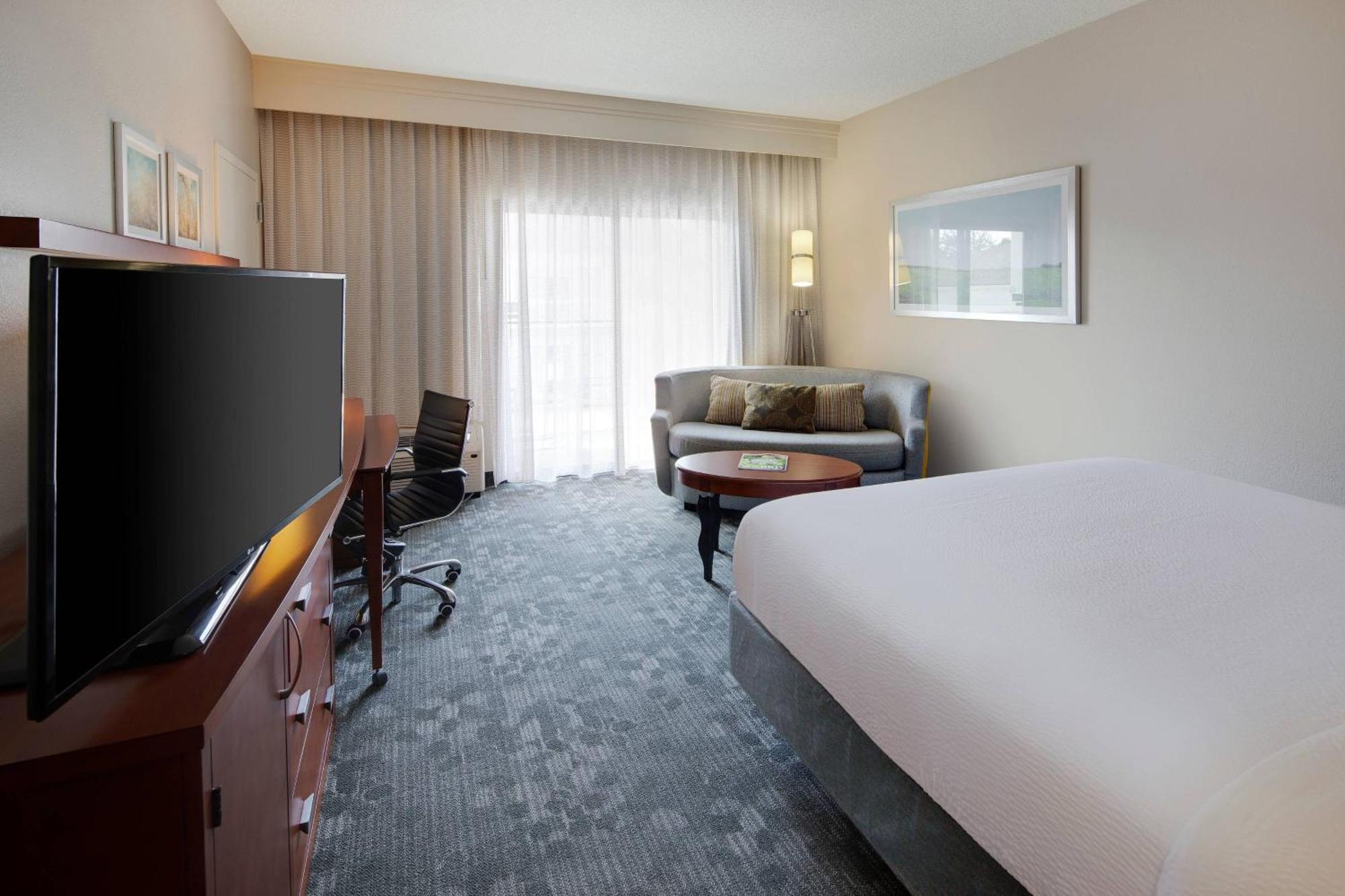Courtyard Dallas Addison Midway Экстерьер фото