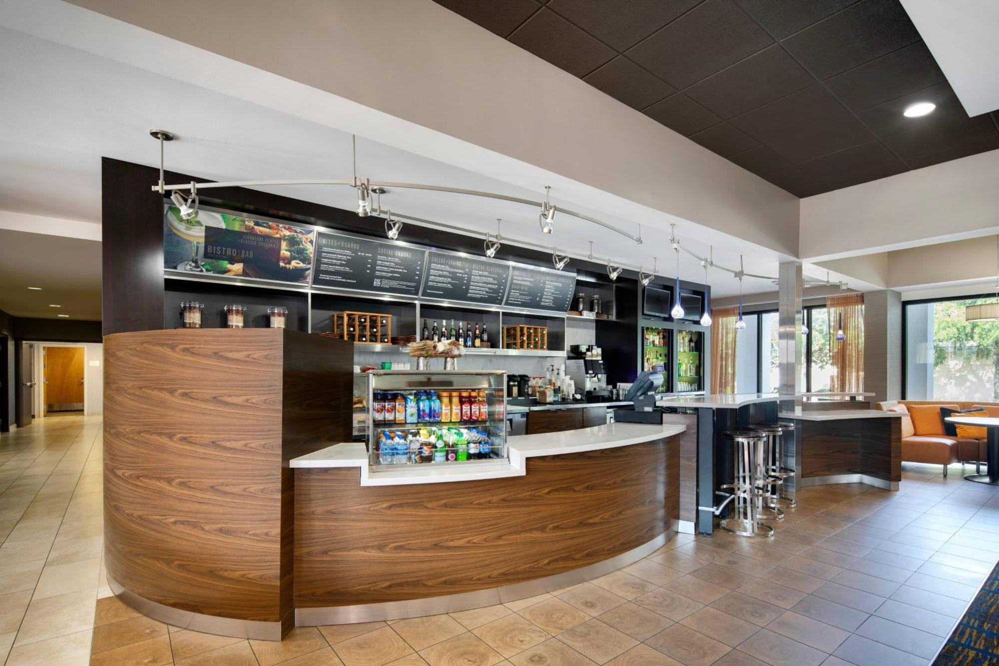 Courtyard Dallas Addison Midway Экстерьер фото