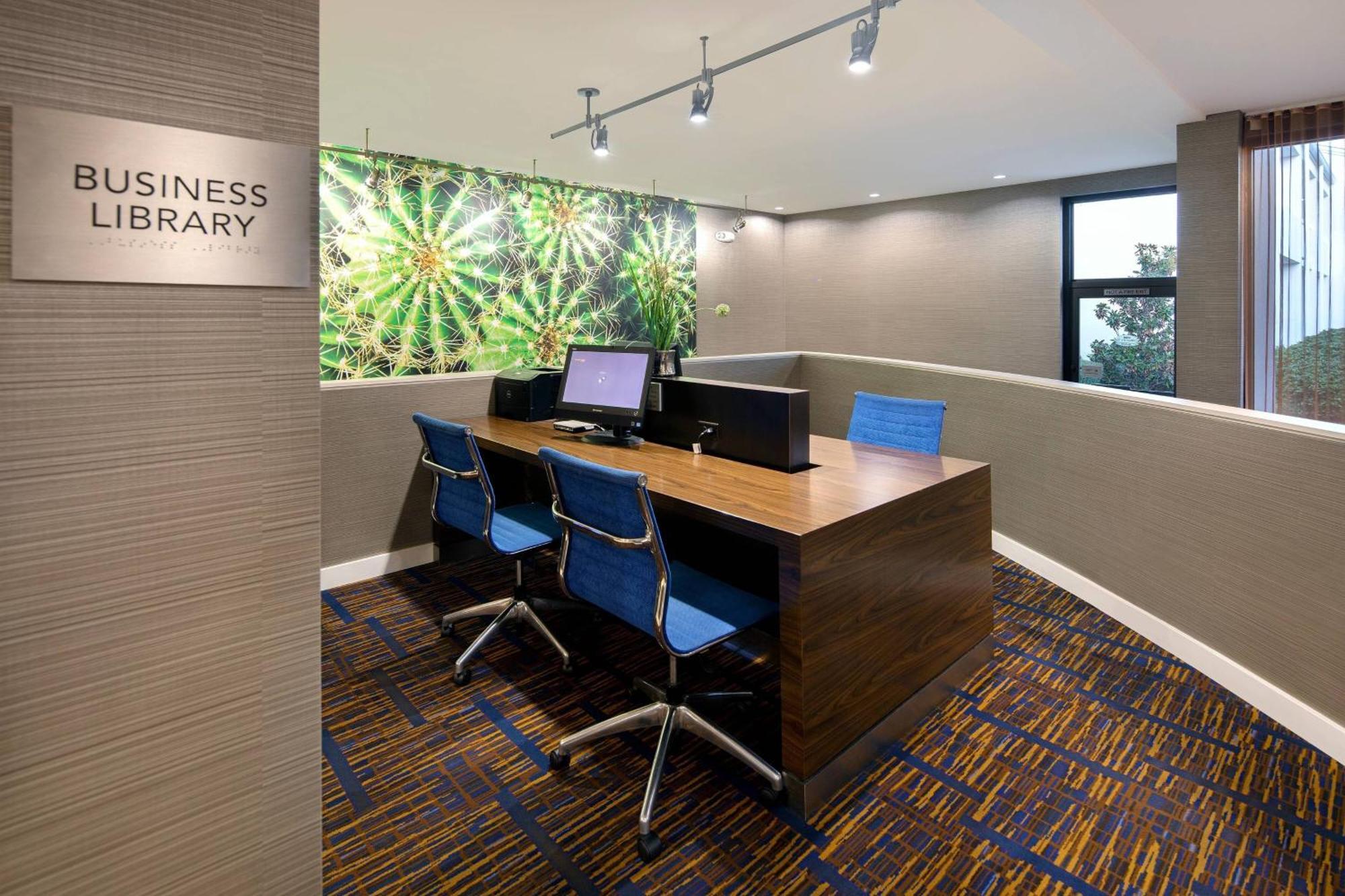 Courtyard Dallas Addison Midway Экстерьер фото
