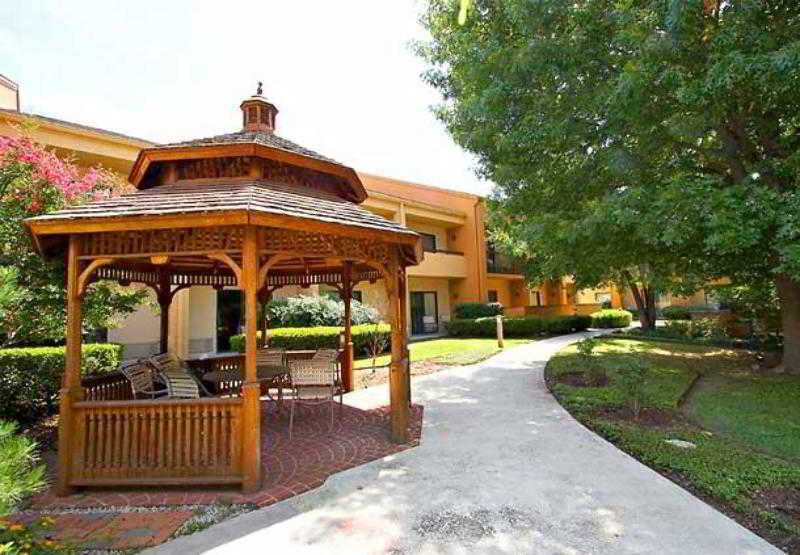 Courtyard Dallas Addison Midway Экстерьер фото