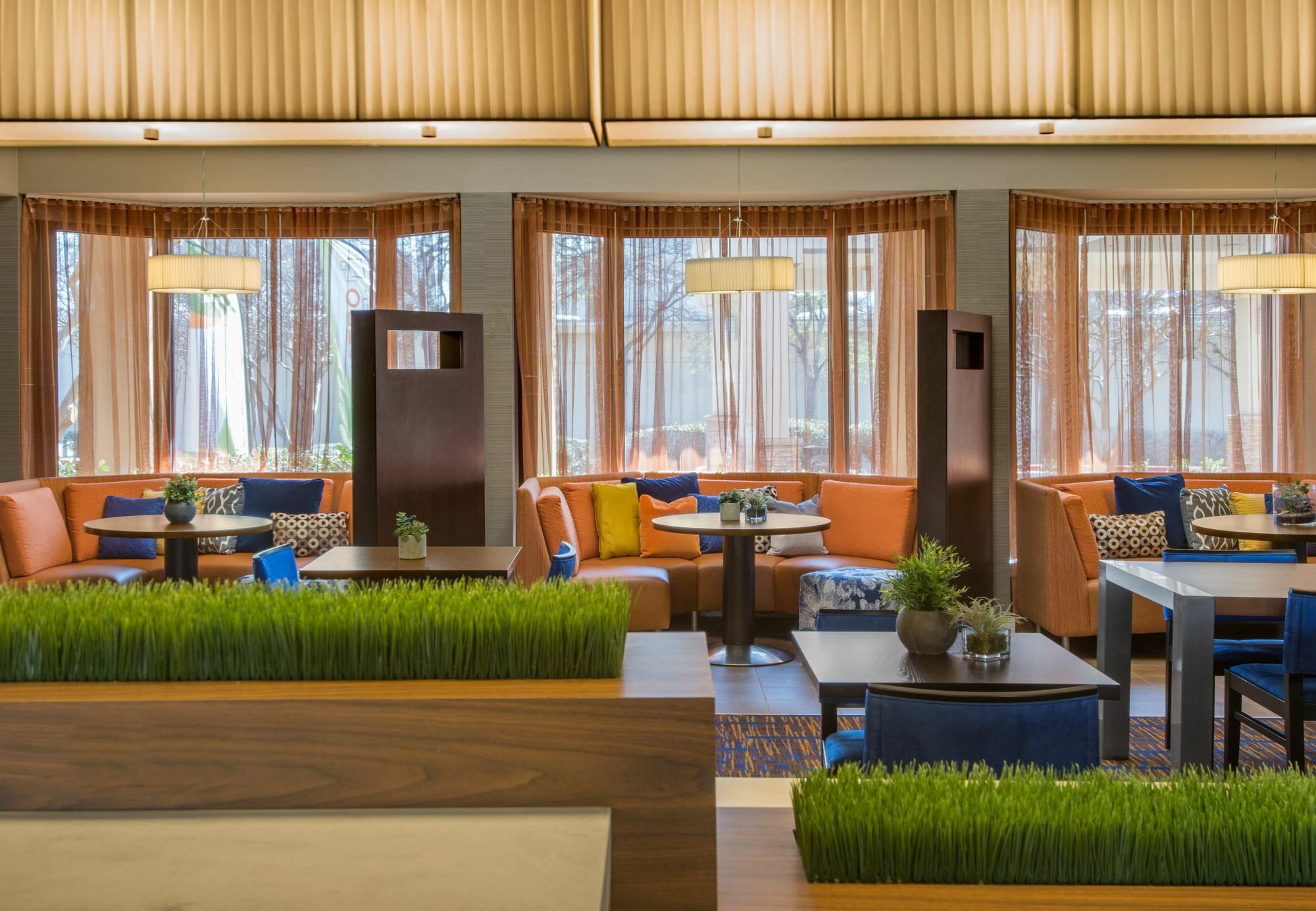 Courtyard Dallas Addison Midway Экстерьер фото