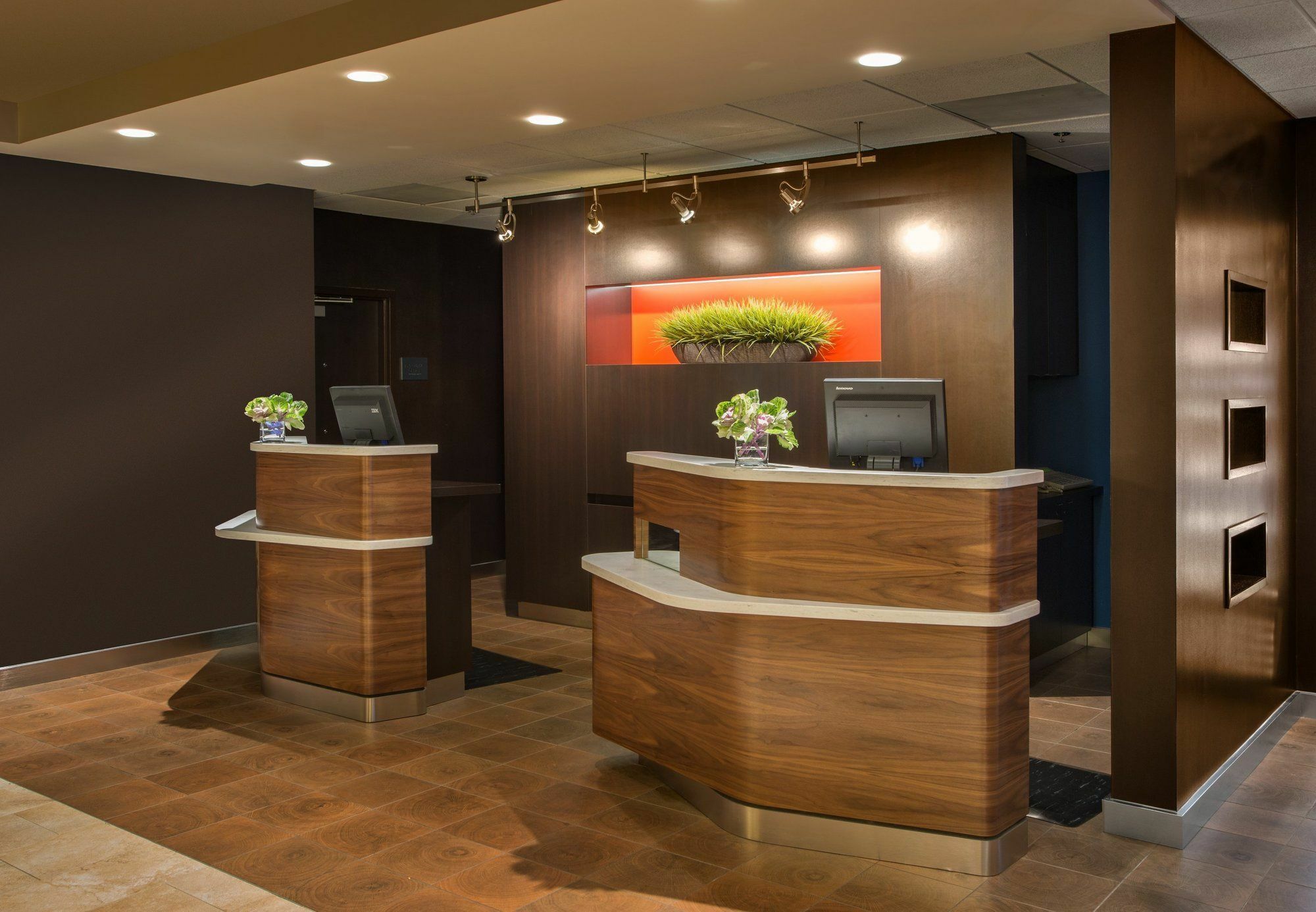Courtyard Dallas Addison Midway Экстерьер фото